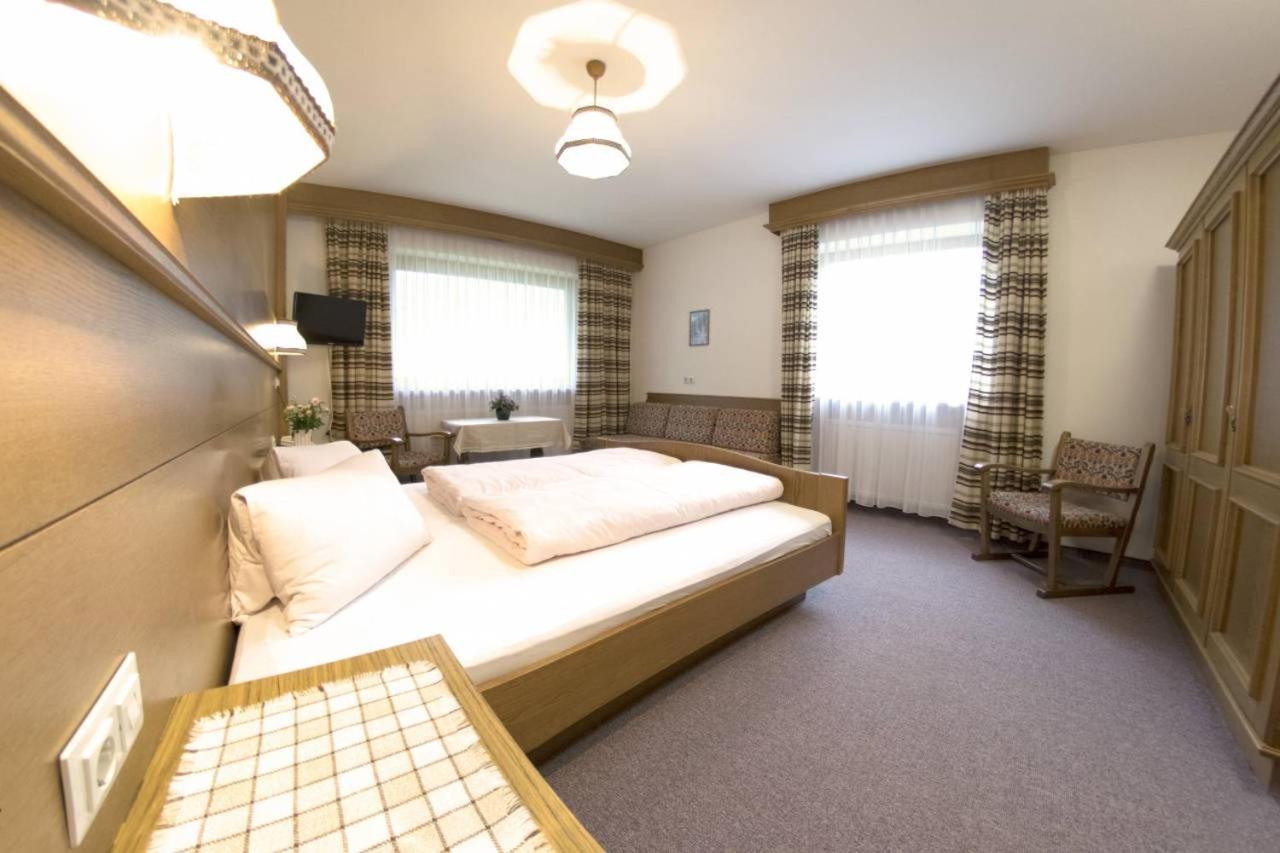 Hotel Garni Val-Sinestra Ischgl Bagian luar foto