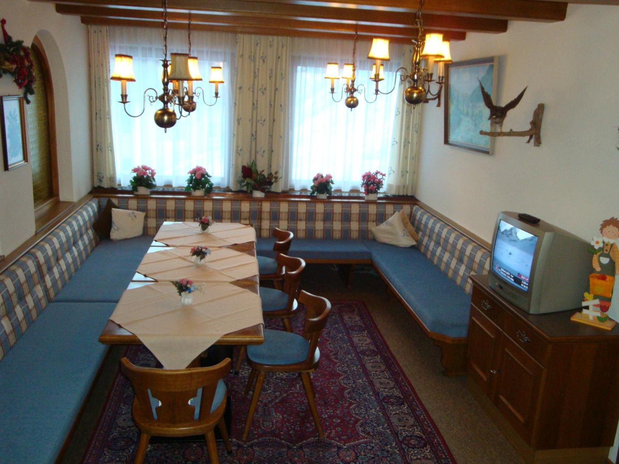 Hotel Garni Val-Sinestra Ischgl Bagian luar foto